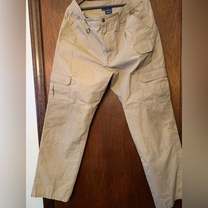 Men’s 38/34 Propper tactical pants khaki.